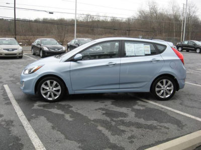2012 Hyundai Accent  SE