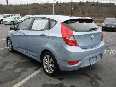 2012 Hyundai Accent  SE