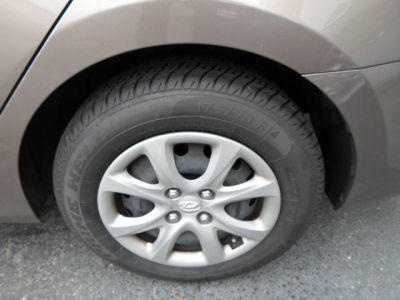2012 Hyundai Accent  GLS