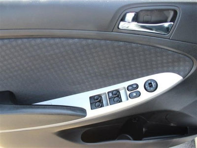 2012 Hyundai Accent  SE