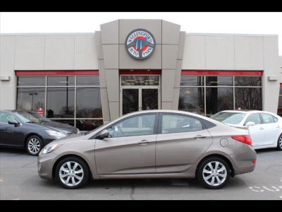 2012 Hyundai Accent  GLS