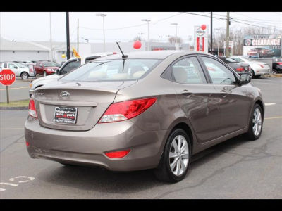 2012 Hyundai Accent  GLS