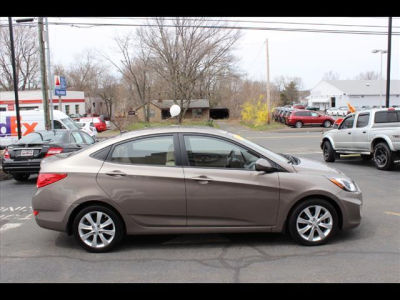 2012 Hyundai Accent  GLS