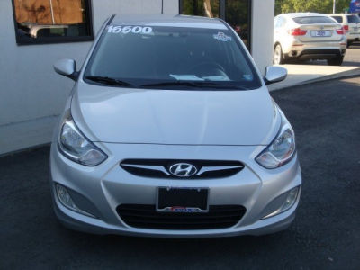 2012 Hyundai Accent  SE