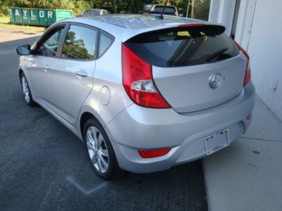 2012 Hyundai Accent  SE
