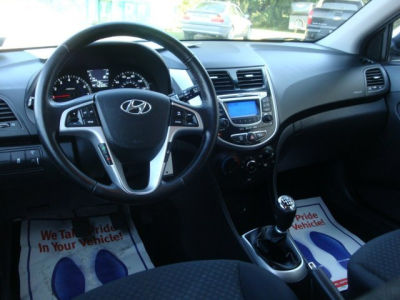 2012 Hyundai Accent  SE