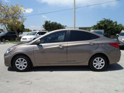 2012 Hyundai Accent GLS