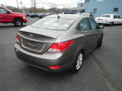 2012 Hyundai Accent GLS