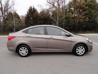 2012 Hyundai Accent GLS