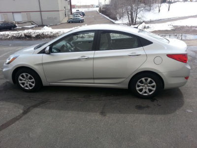 2012 Hyundai Accent  GLS