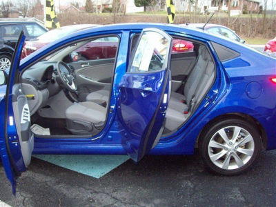 2012 Hyundai Accent GLS