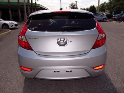 2012 Hyundai Accent SE
