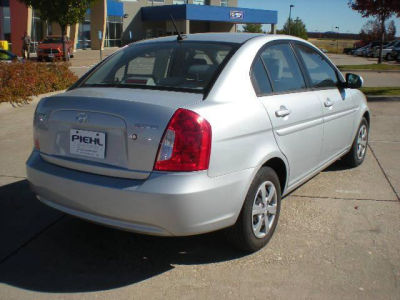 2011 Hyundai Accent GLS