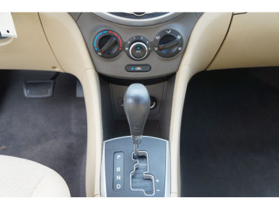 2012 Hyundai Accent  GLS