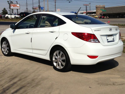 2012 Hyundai Accent  GLS