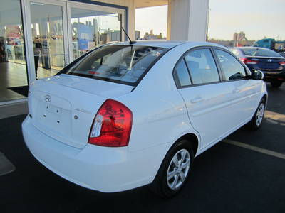 2011 Hyundai Accent  GLS