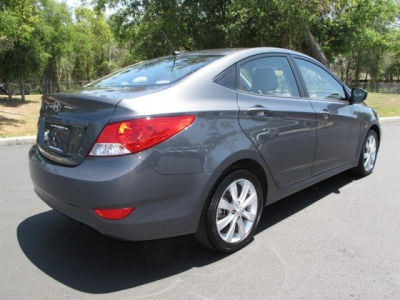 2012 Hyundai Accent  GLS