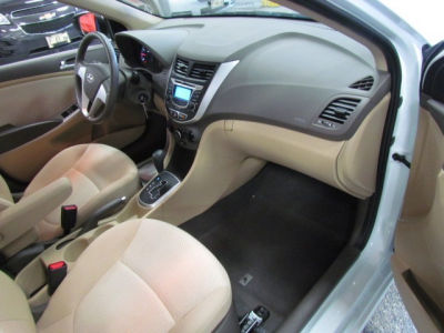 2012 Hyundai Accent  GLS