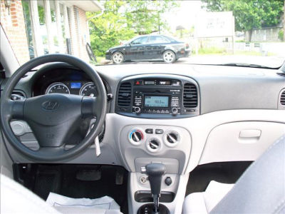 2011 Hyundai Accent  GLS