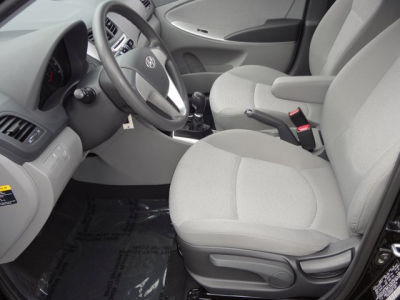 2012 Hyundai Accent  GLS