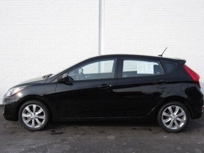 2012 Hyundai Accent  SE