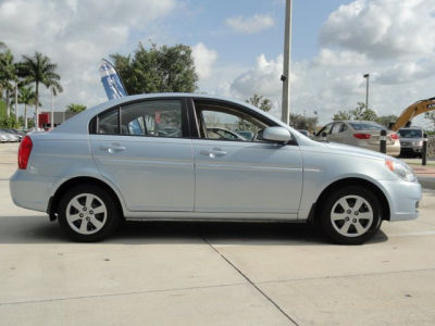 2011 Hyundai Accent  GLS