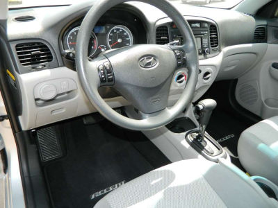 2011 Hyundai Accent  GLS