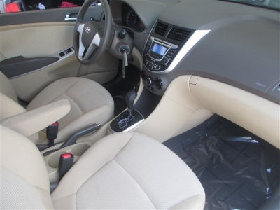 2012 Hyundai Accent GLS