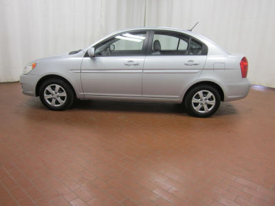 2011 Hyundai Accent  GLS