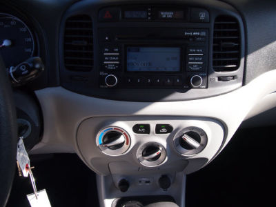 2010 Hyundai Accent  GLS