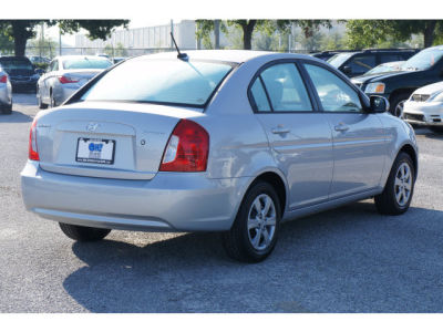 2011 Hyundai Accent  GLS