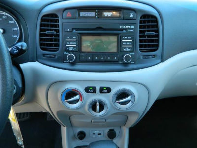2011 Hyundai Accent  GLS