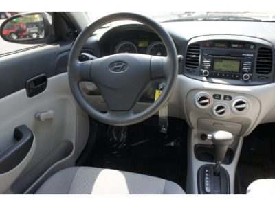 2009 Hyundai Accent  GLS