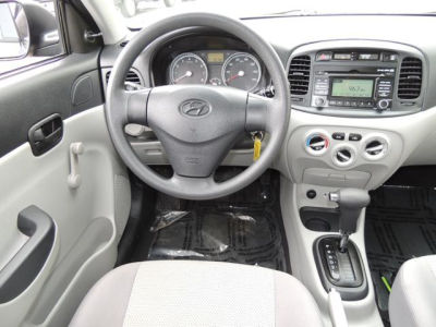 2010 Hyundai Accent GLS