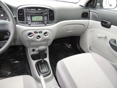 2010 Hyundai Accent GLS