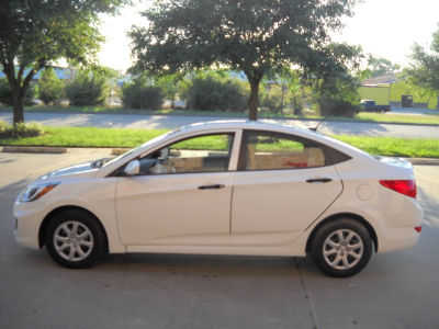 2012 Hyundai Accent  GLS