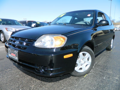 2004 Hyundai Accent  GL -
   Cars.com </title>
   <meta name="title" content="2004 Hyundai Accent  GL - Cars.com"/>
   <meta name="description" content="Listed on Cars.com