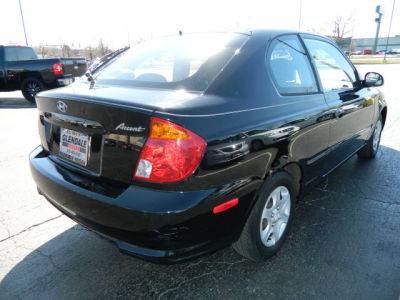 2004 Hyundai Accent  GL -
   Cars.com </title>
   <meta name="title" content="2004 Hyundai Accent  GL - Cars.com"/>
   <meta name="description" content="Listed on Cars.com
