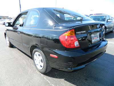 2004 Hyundai Accent  GL -
   Cars.com </title>
   <meta name="title" content="2004 Hyundai Accent  GL - Cars.com"/>
   <meta name="description" content="Listed on Cars.com