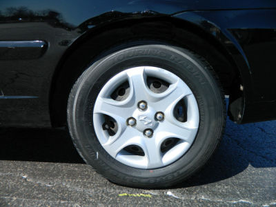 2004 Hyundai Accent  GL -
   Cars.com </title>
   <meta name="title" content="2004 Hyundai Accent  GL - Cars.com"/>
   <meta name="description" content="Listed on Cars.com
