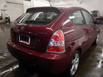 2007 Hyundai Accent  SE -
   Cars.com </title>
   <meta name="title" content="2007 Hyundai Accent  SE - Cars.com"/>
   <meta name="description" content="Listed on Cars.com