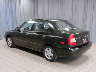 2002 Hyundai Accent  GL -
   Cars.com </title>
   <meta name="title" content="2002 Hyundai Accent  GL - Cars.com"/>
   <meta name="description" content="Listed on Cars.com