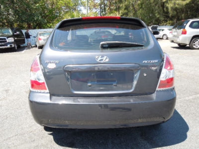 2007 Hyundai Accent SE -
Cars.com </title>
<meta name="title" content="2007 Hyundai Accent SE - Cars.com"/>
<meta name="description" content="Listed on Cars.com