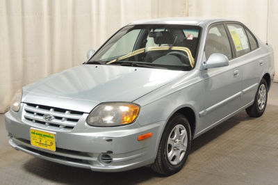 2005 Hyundai Accent  GLS -
   Cars.com </title>
   <meta name="title" content="2005 Hyundai Accent  GLS - Cars.com"/>
   <meta name="description" content="Listed on Cars.com