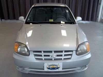 2004 Hyundai Accent  GL -
   Cars.com </title>
   <meta name="title" content="2004 Hyundai Accent  GL - Cars.com"/>
   <meta name="description" content="Listed on Cars.com