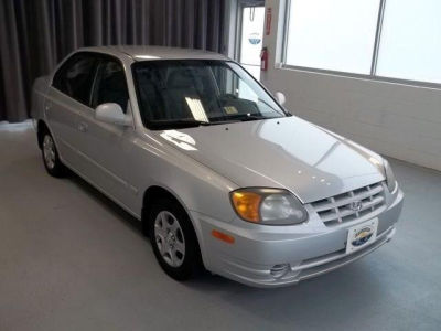 2004 Hyundai Accent  GL -
   Cars.com </title>
   <meta name="title" content="2004 Hyundai Accent  GL - Cars.com"/>
   <meta name="description" content="Listed on Cars.com