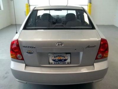 2004 Hyundai Accent  GL -
   Cars.com </title>
   <meta name="title" content="2004 Hyundai Accent  GL - Cars.com"/>
   <meta name="description" content="Listed on Cars.com