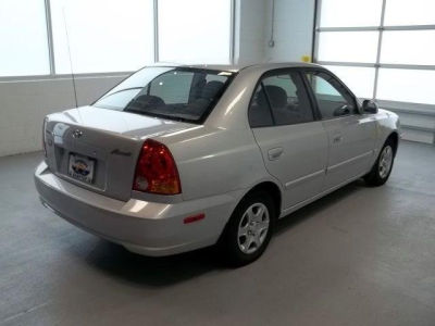 2004 Hyundai Accent  GL -
   Cars.com </title>
   <meta name="title" content="2004 Hyundai Accent  GL - Cars.com"/>
   <meta name="description" content="Listed on Cars.com