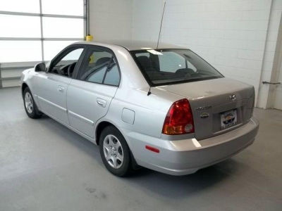 2004 Hyundai Accent  GL -
   Cars.com </title>
   <meta name="title" content="2004 Hyundai Accent  GL - Cars.com"/>
   <meta name="description" content="Listed on Cars.com