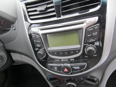 2013 Hyundai Accent -
Cars.com </title>
<meta name="title" content="2013 Hyundai Accent - Cars.com"/>
<meta name="description" content="Listed on Cars.com